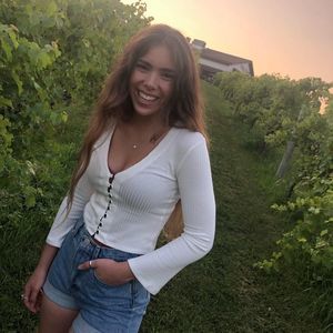 Meet your Posher, Lydia